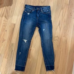 Worn 5 times or less, new mom, too small for me!